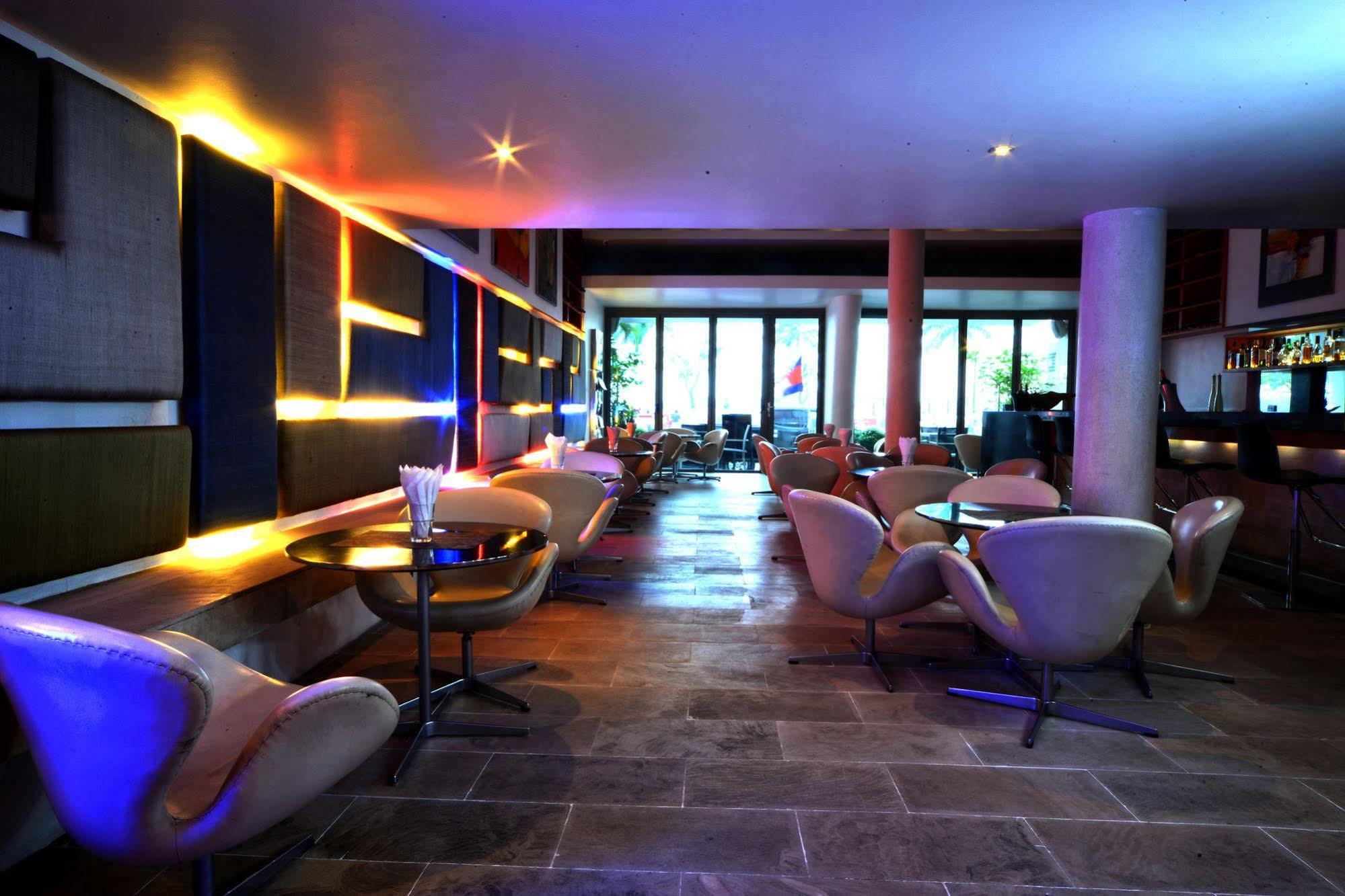 The Quay Boutique Hotel Phnom Penh Dış mekan fotoğraf