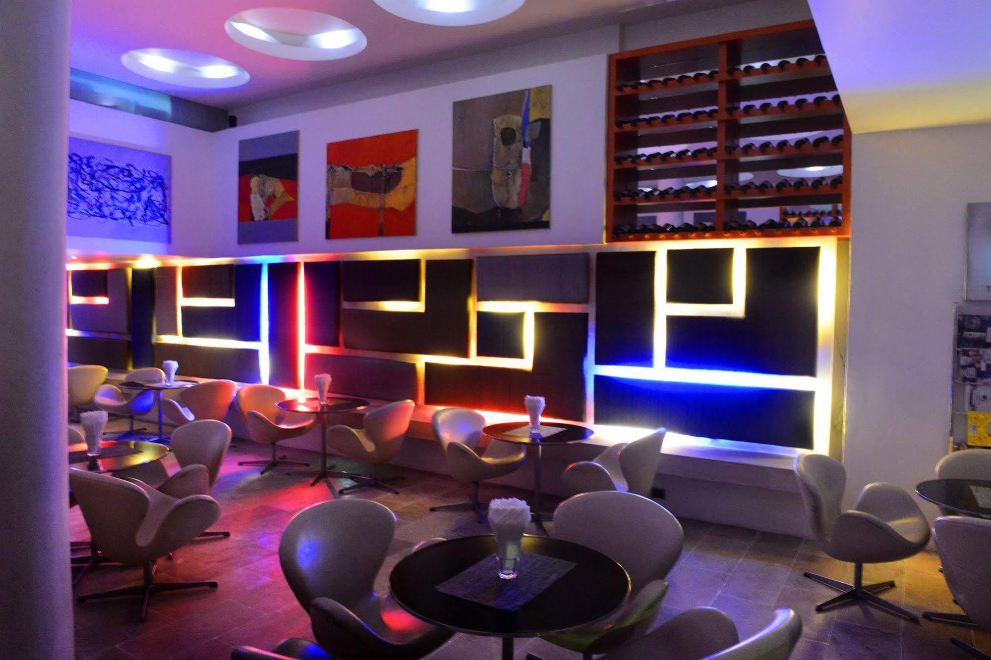 The Quay Boutique Hotel Phnom Penh Dış mekan fotoğraf